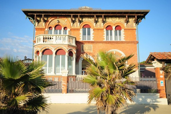 casa indipendente in vendita a Massa in zona Marina di Massa