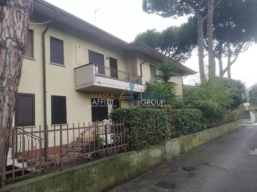 appartamento in vendita a Massa in zona Marina di Massa