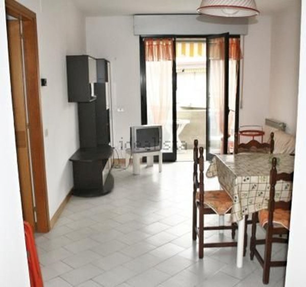appartamento in vendita a Massa in zona Marina dei Ronchi