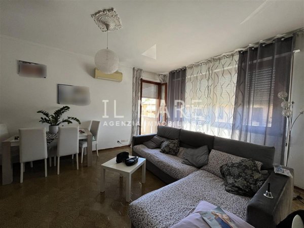 appartamento in vendita a Massa in zona Marina di Massa