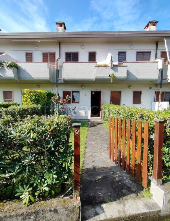 casa indipendente in vendita a Massa in zona Marina di Massa