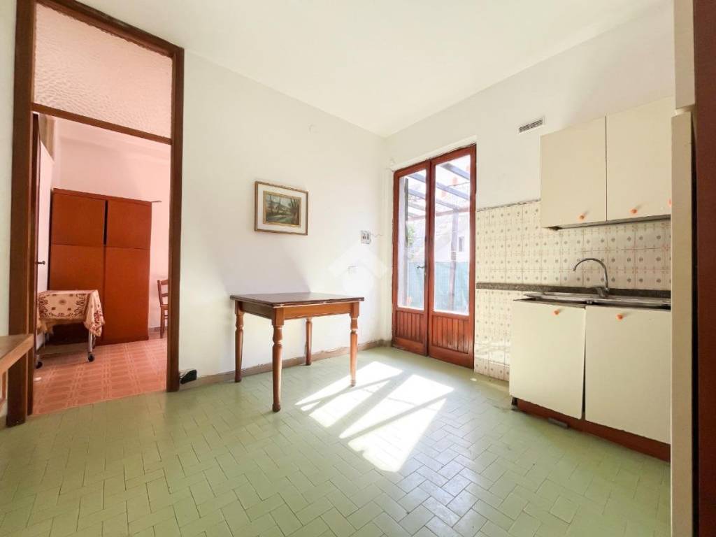 appartamento in vendita a Massa in zona Marina di Massa