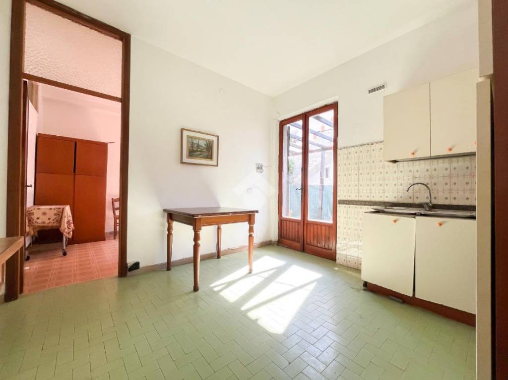 appartamento in vendita a Massa in zona Marina di Massa