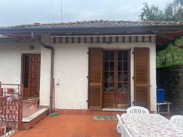 casa indipendente in vendita a Massa in zona Centro Storico