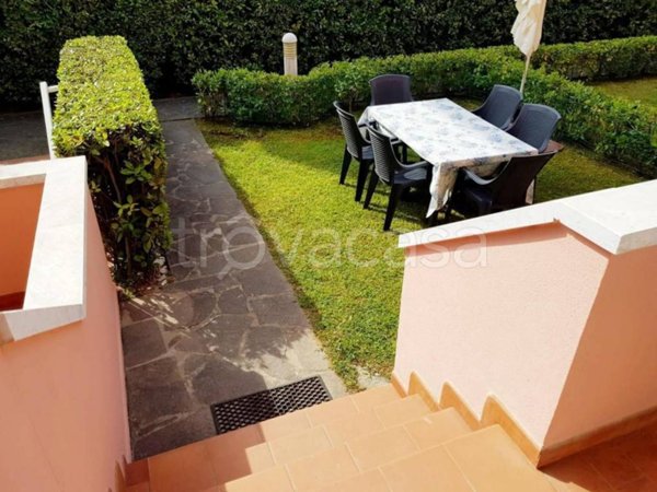 casa indipendente in vendita a Massa in zona Marina di Massa