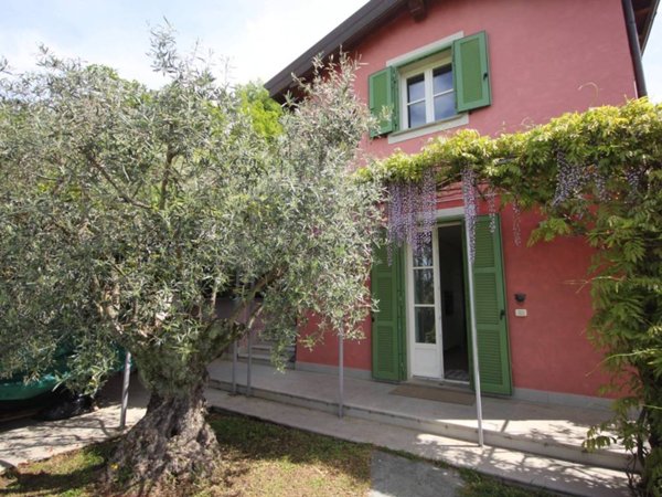 casa indipendente in vendita a Massa in zona Romagnano