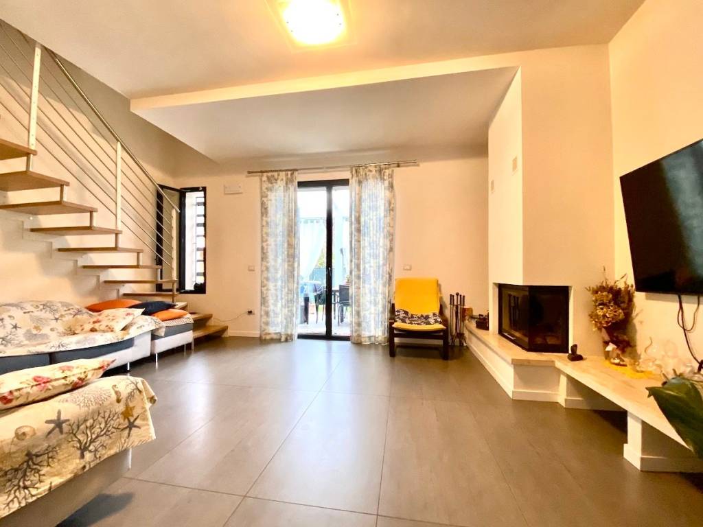 casa indipendente in vendita a Massa in zona Centro Storico
