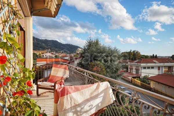 appartamento in vendita a Massa in zona Mirteto