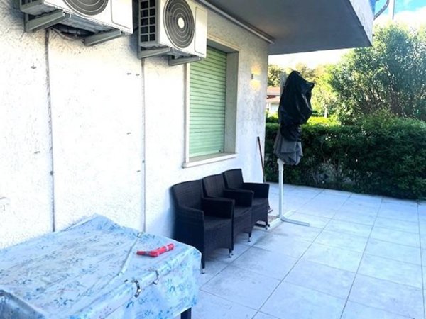 appartamento in vendita a Massa in zona Marina dei Ronchi