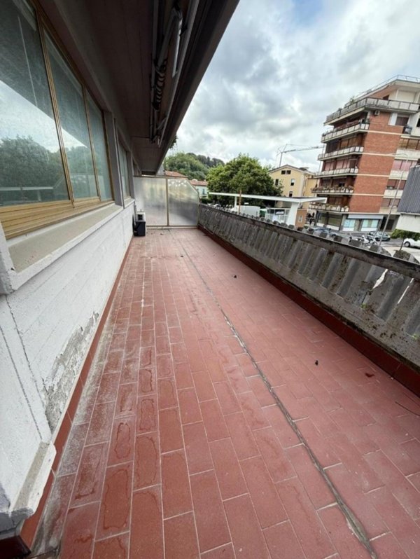 ufficio in vendita a Massa in zona Centro Storico