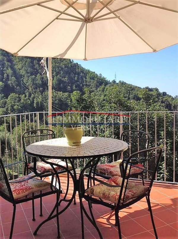 casa indipendente in vendita a Massa in zona Pariana