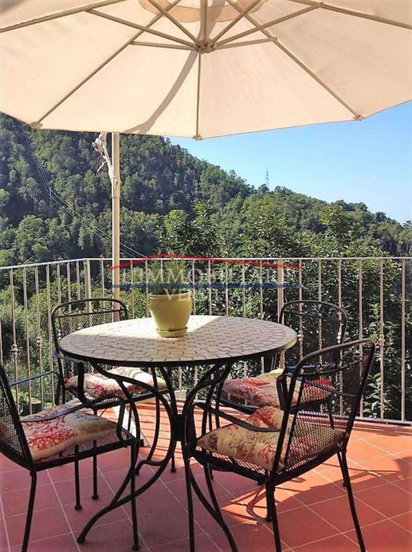 casa indipendente in vendita a Massa in zona Pariana