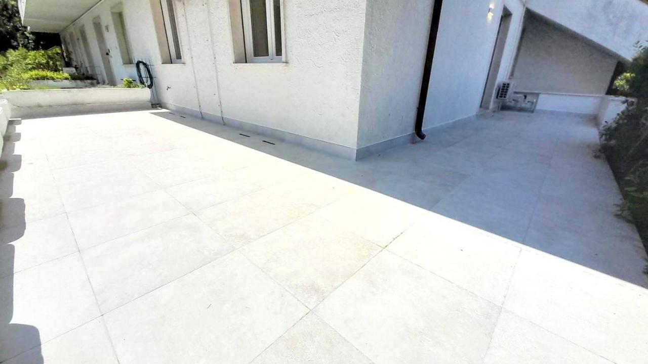 appartamento in vendita a Massa in zona Marina dei Ronchi