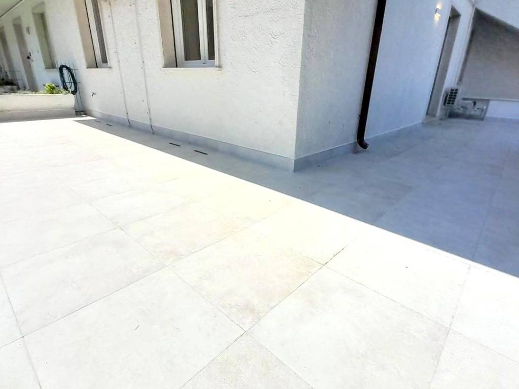 appartamento in vendita a Massa in zona Marina dei Ronchi