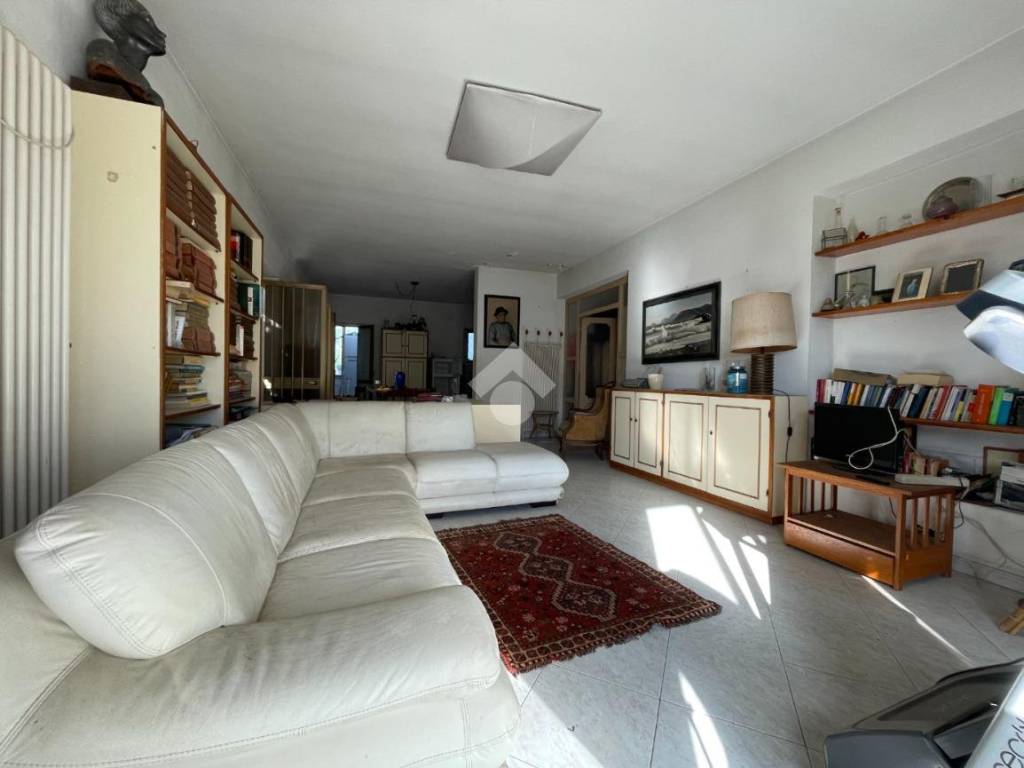 casa indipendente in vendita a Massa in zona Castagnola