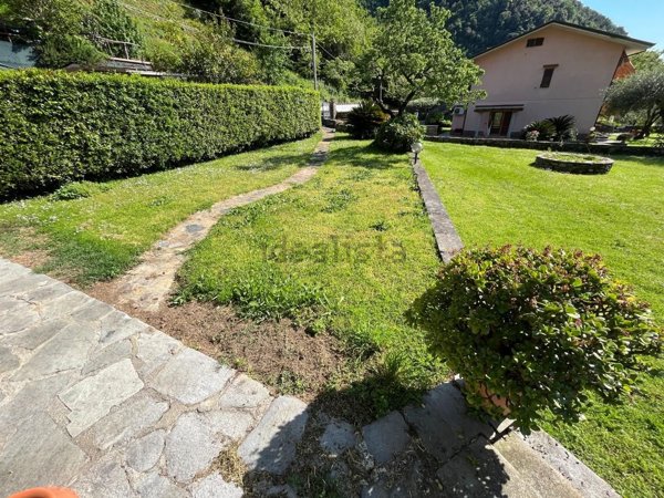casa indipendente in vendita a Massa