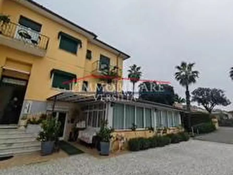 ufficio in vendita a Massa in zona Marina di Massa