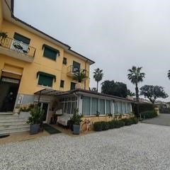 negozio in vendita a Massa in zona Marina di Massa