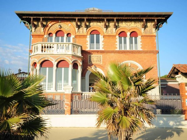 casa indipendente in vendita a Massa in zona Marina di Massa