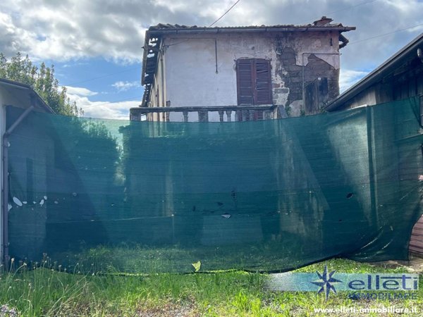 casa indipendente in vendita a Massa in zona Quercioli