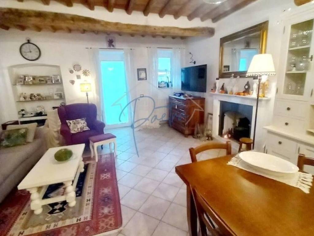 appartamento in vendita a Massa in zona Borgo del Ponte