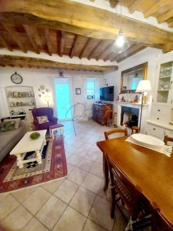 appartamento in vendita a Massa in zona Borgo del Ponte