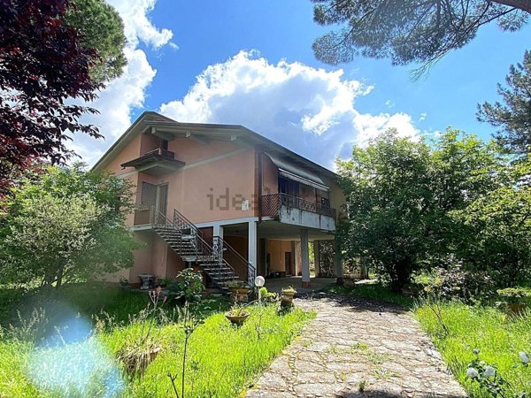 casa indipendente in vendita a Massa