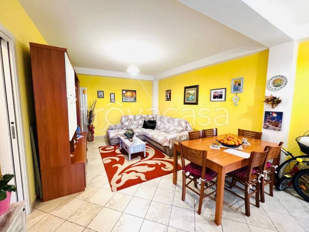 appartamento in vendita a Massa in zona Mirteto