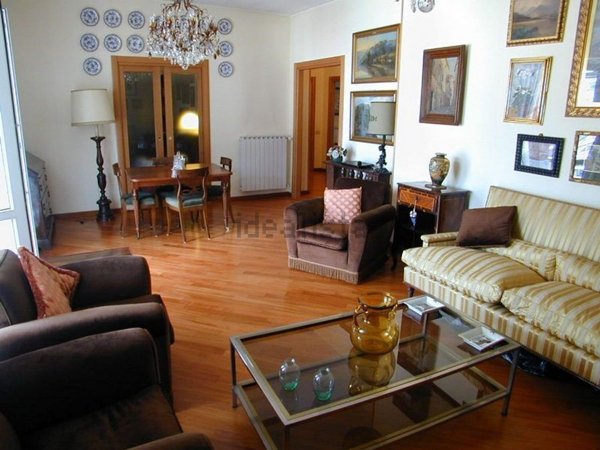 appartamento in vendita a Massa in zona Centro Storico