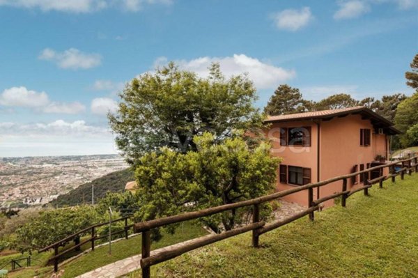 casa indipendente in vendita a Massa in zona Marina di Massa