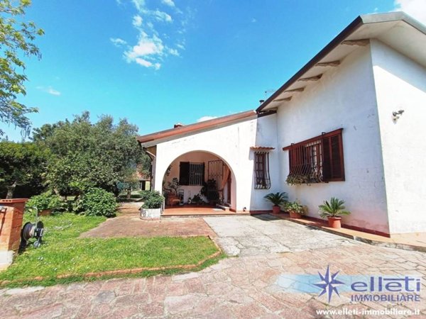casa indipendente in vendita a Massa in zona Centro Storico