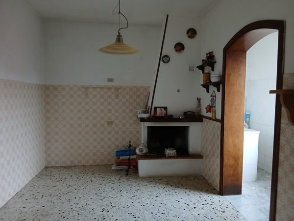 casa indipendente in vendita a Massa in zona Romagnano