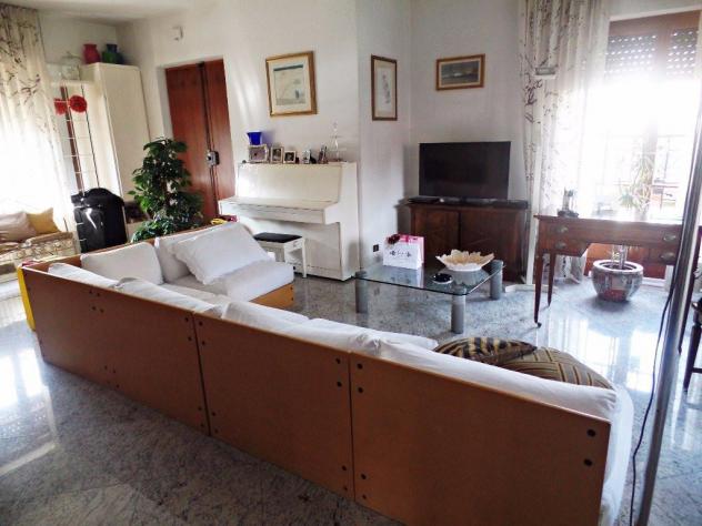 casa indipendente in vendita a Massa in zona Marina di Massa