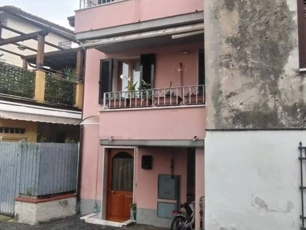 casa indipendente in vendita a Massa in zona Castagnola