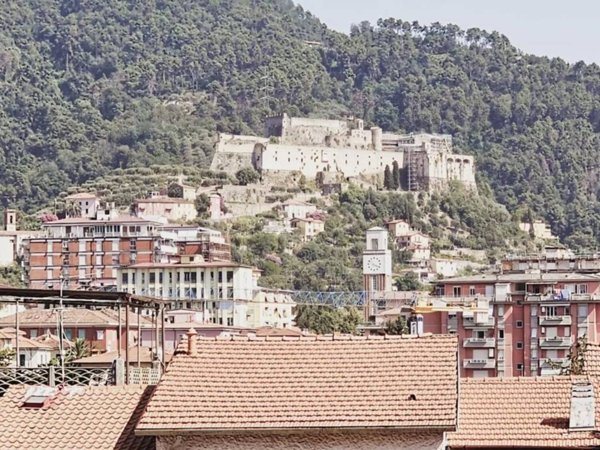 casa indipendente in vendita a Massa in zona Castagnola