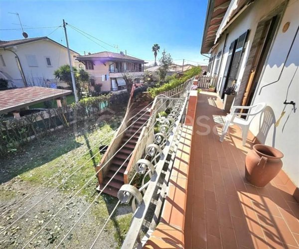 appartamento in vendita a Massa in zona Marina di Massa