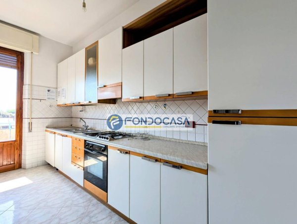 appartamento in vendita a Massa in zona Marina di Massa