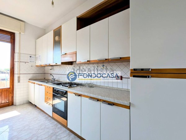 appartamento in vendita a Massa in zona Marina dei Ronchi