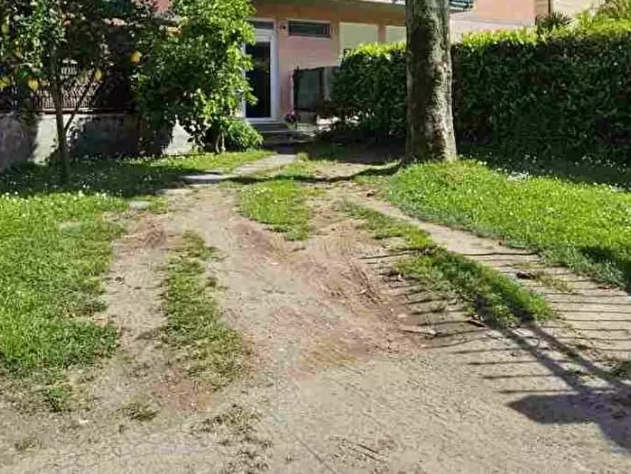 appartamento in vendita a Massa in zona Marina di Massa