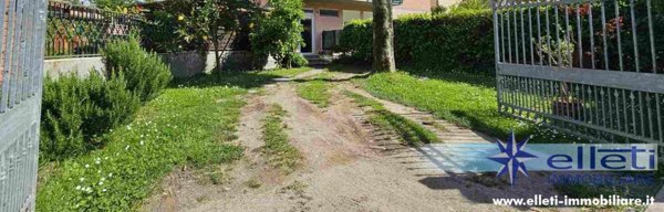 appartamento in vendita a Massa in zona Marina di Massa