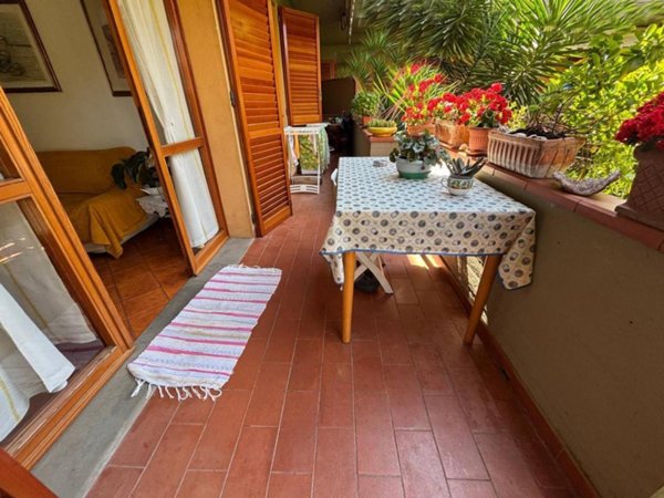 appartamento in vendita a Massa in zona Marina dei Ronchi