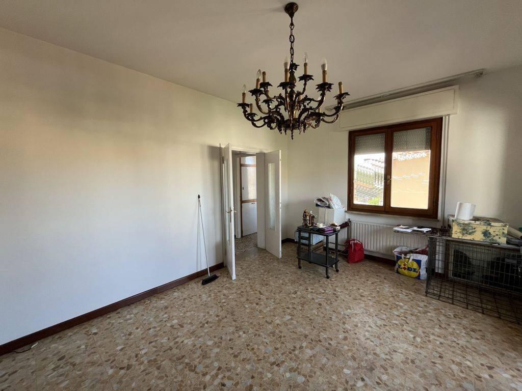 appartamento in vendita a Massa in zona Pariana