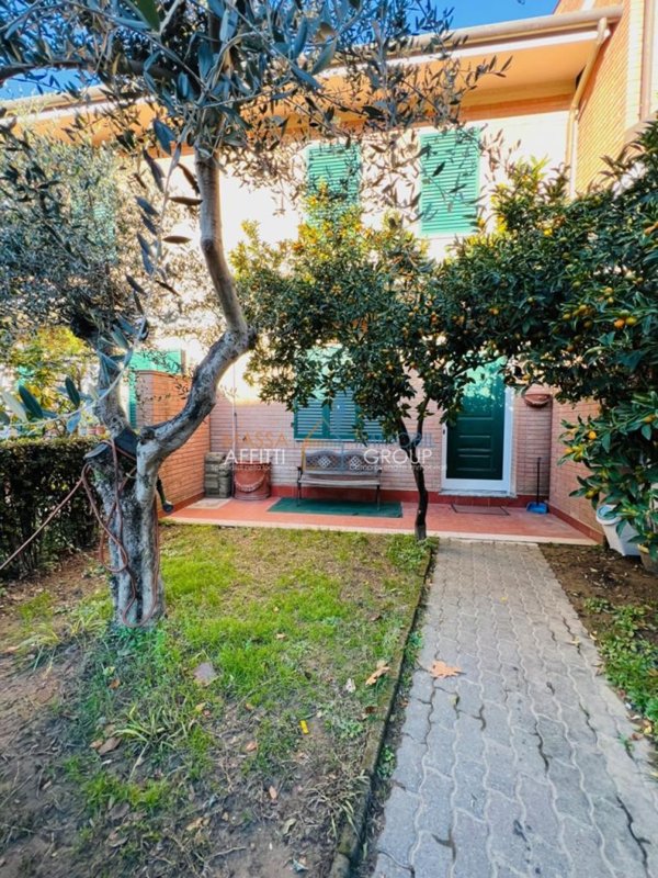 casa indipendente in vendita a Massa