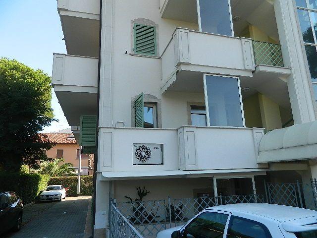appartamento in vendita a Massa in zona Marina di Massa
