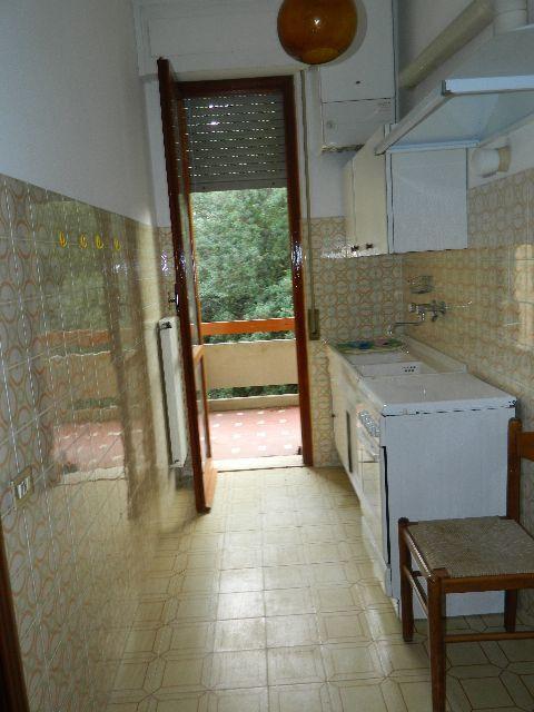 appartamento in vendita a Massa in zona Marina dei Ronchi