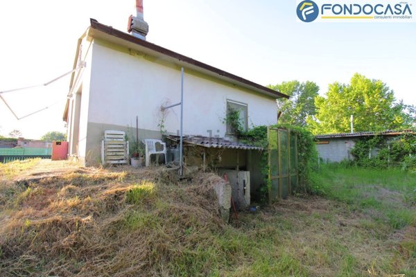 casa indipendente in vendita a Massa in zona Marina di Massa