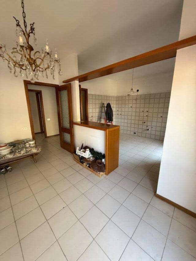 appartamento in vendita a Massa in zona Centro Storico