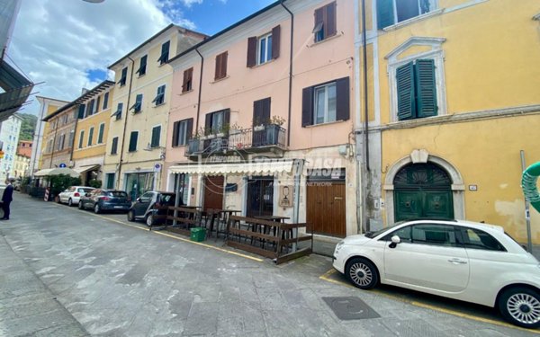 casa indipendente in vendita a Massa in zona Centro Storico