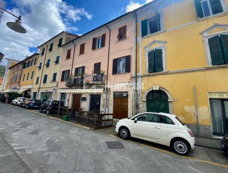casa indipendente in vendita a Massa in zona Centro Storico