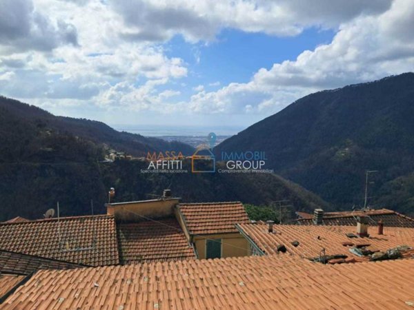 casa indipendente in vendita a Massa in zona Antona